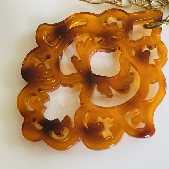 ZENZii Acrylic Scroll Pendant Gold Amber Tone Toggle Necklace Faux Tortoise 1357 - Picture 2 of 8